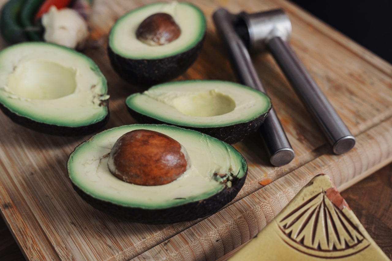 Lijnzaadcrackers met avocadospread